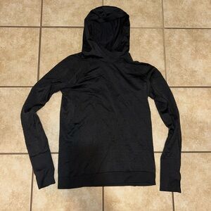 Lululemon black Running it's Rulu patterned, hooded with thumb holes. Size 6